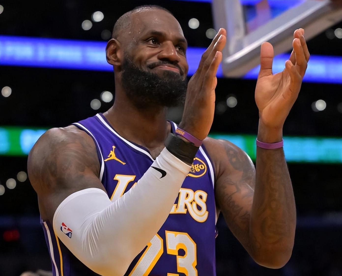 开云-NBA今日里程碑！大帝超越大梦，哈登超越一哥，老詹2600记三分球