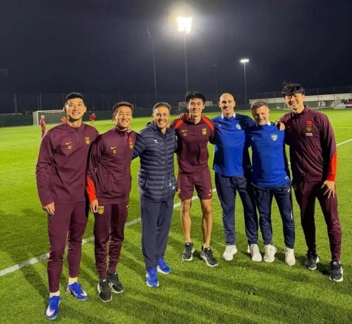 开云体育下载网址-执教前景难乐观!卡纳瓦罗跟前广州队球员重聚,韦世豪笑得最开心