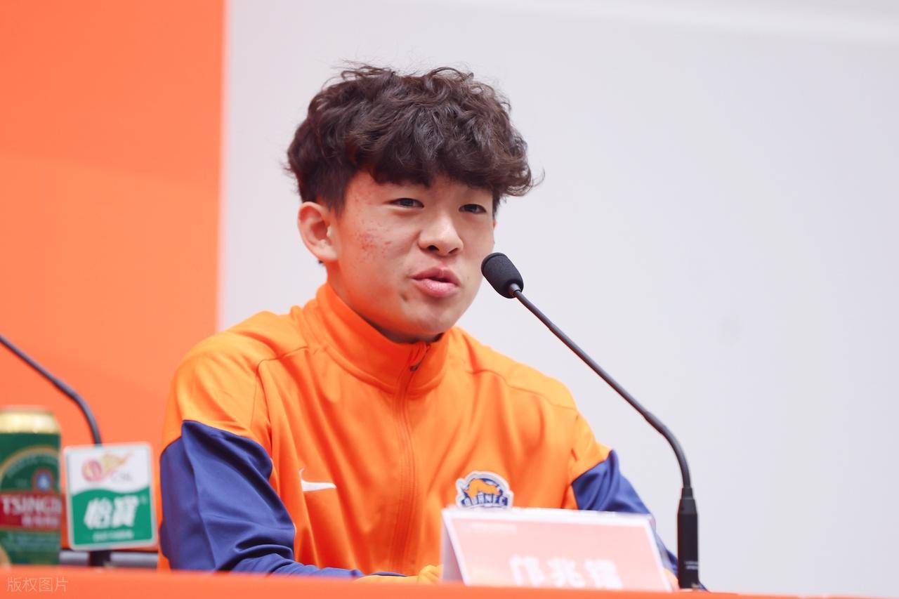 开云体育下载网址-争议！青岛海牛将邝兆镭列入B队，引发外界猜测，本人强调没伤病