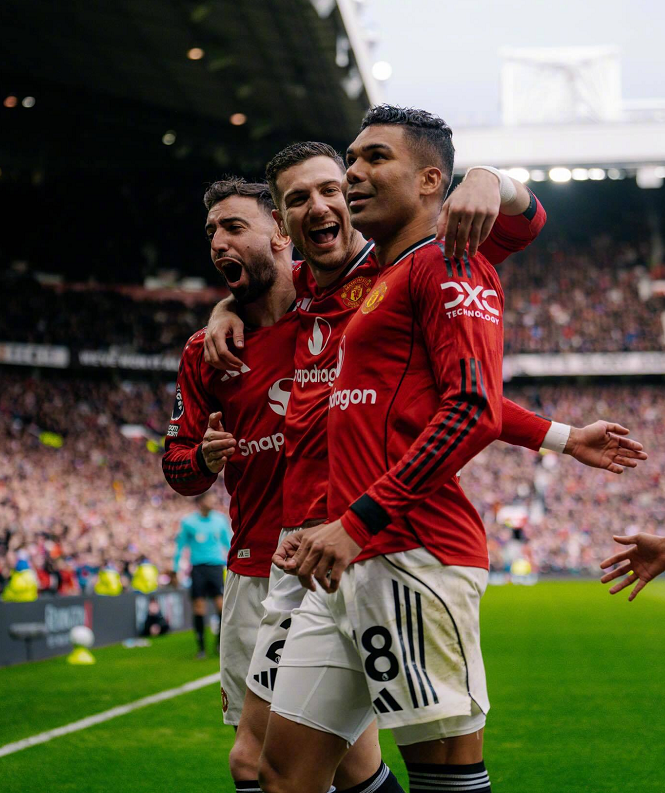 B费助攻双响独享队史第1人，曼联3-1维拉，卡里克比肩英超3大名帅